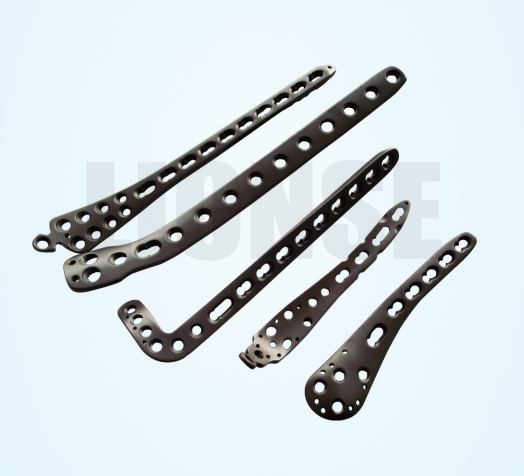 لماذا يتم تفضيل مكونات سبائك التيتانيوم للزراعة الطبية؟