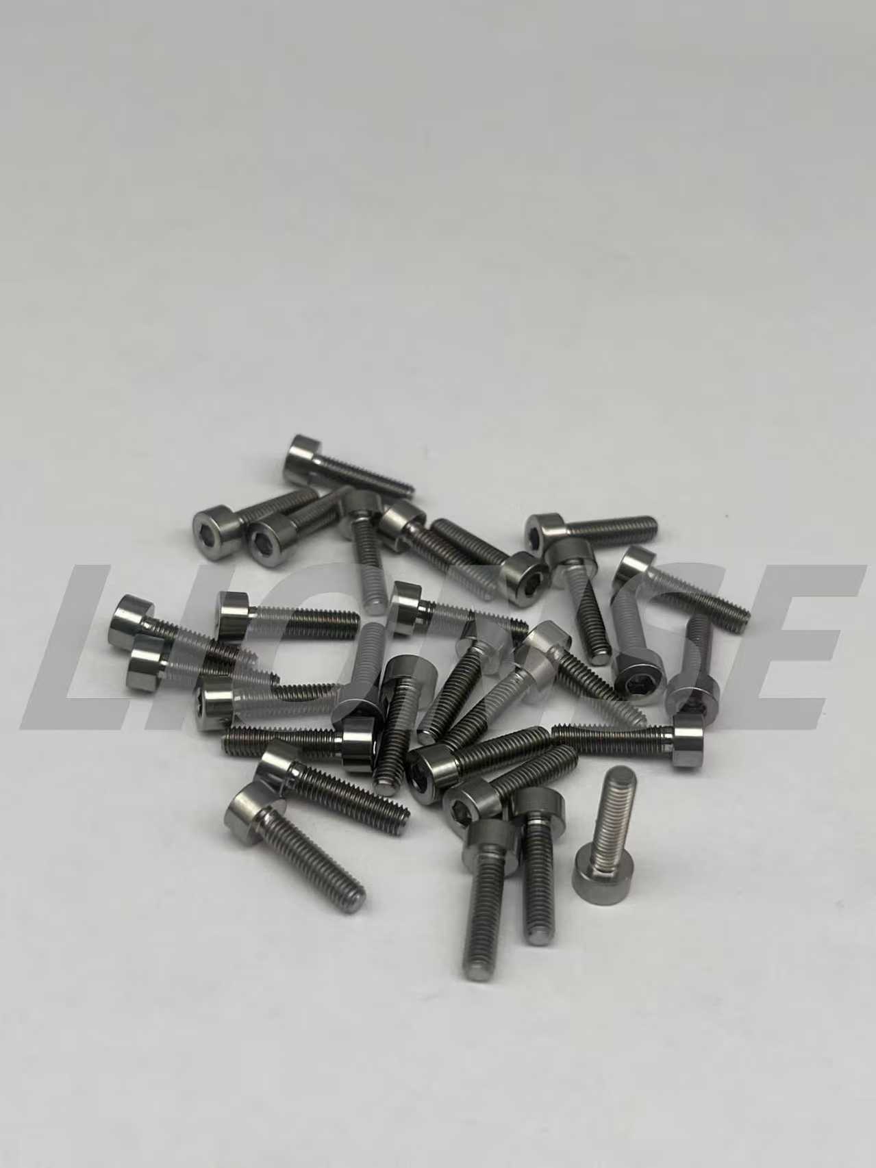 الترباس التيتانيوم لهيكل السيارات وتصاعد المحرك